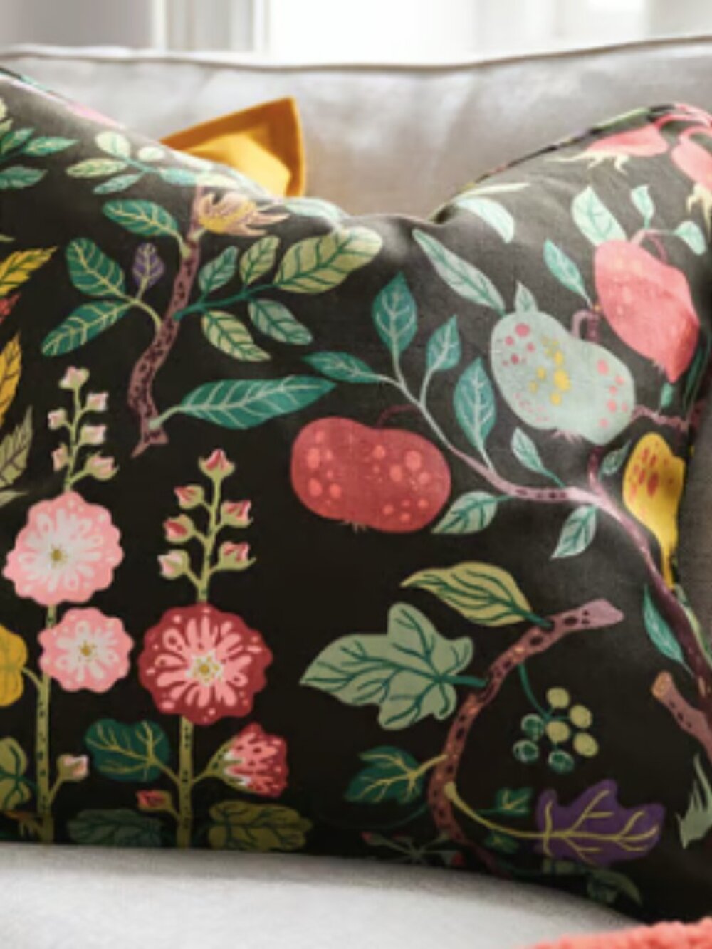 IKEA VILDPERSILJA Floral Cushion Cover black-green floral pattern 20x20 NWT - Picture 4 of 4